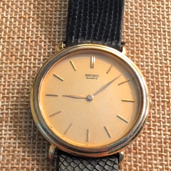 Seiko Gold Dial with Black Strap Watch New Battery 8.5